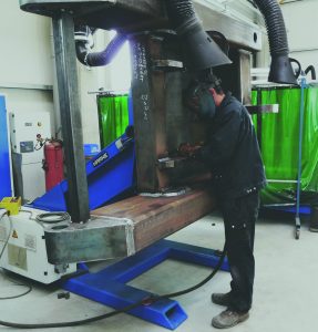 Welding in efficient and ergonomic position due to using a positioner
