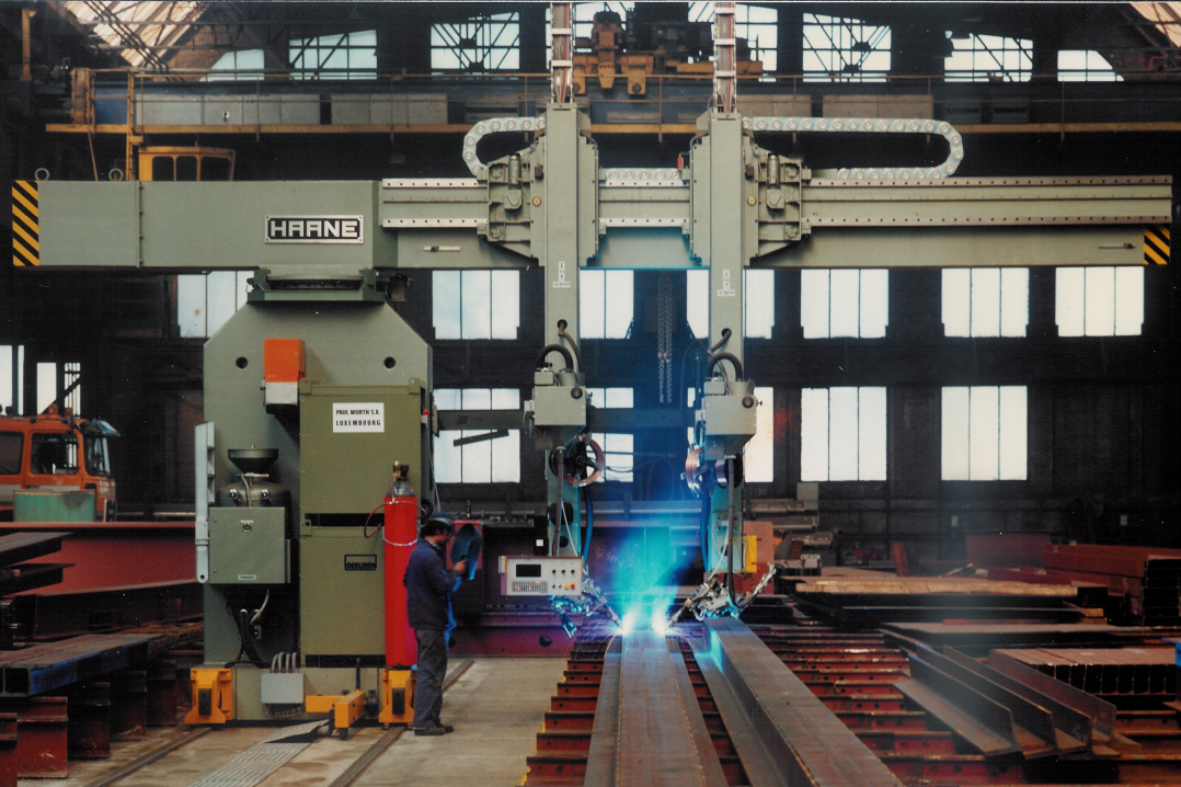 Welding of I- and H-beams for steel constructions